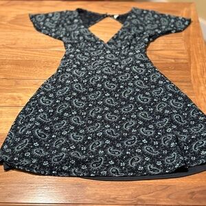 BP Black and White Paisley V-Neck Flutter Sleeve Dress 90s “skater dress” vibes